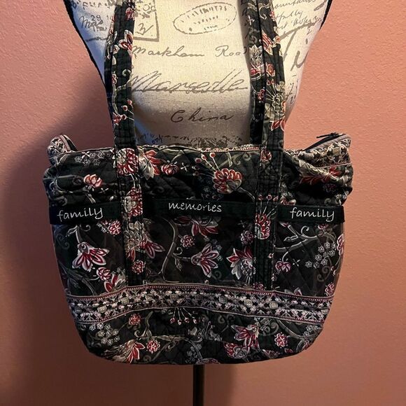 Tanya Lee designs floral memory tote bag - Picture 1 of 9